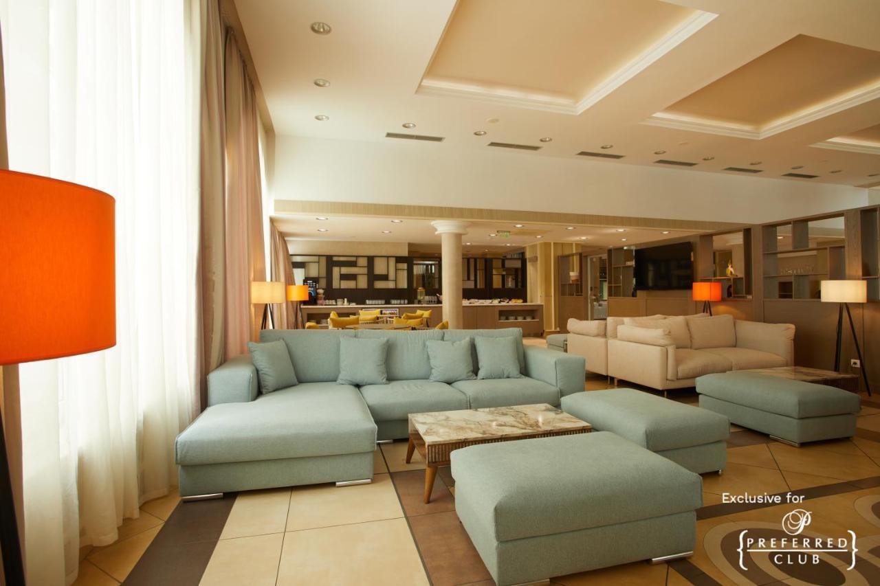 Dreams Sunny Beach Resort And Spa エクステリア 写真 Club Lounge at the airport
