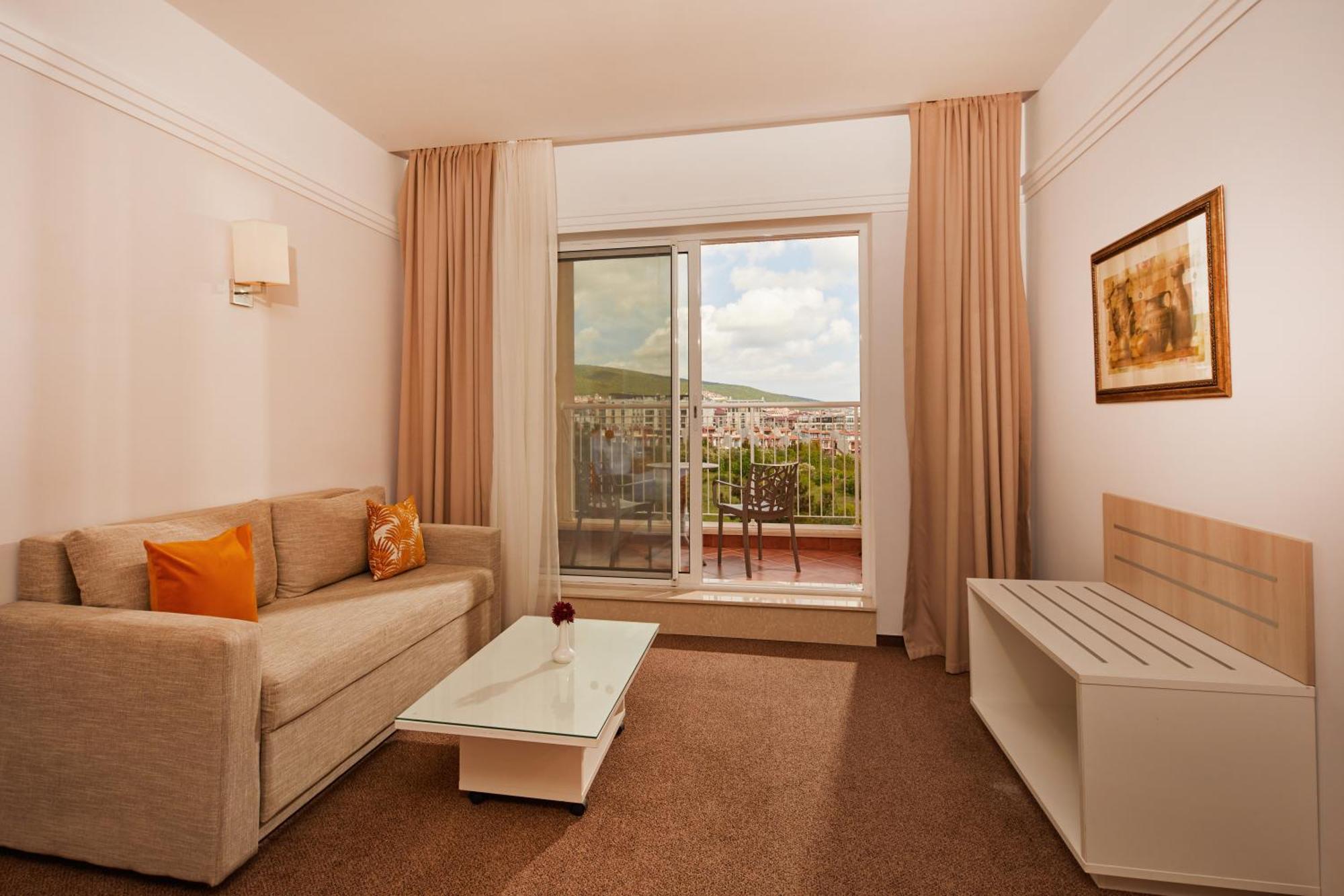 Dreams Sunny Beach Resort And Spa 部屋 写真 A living room