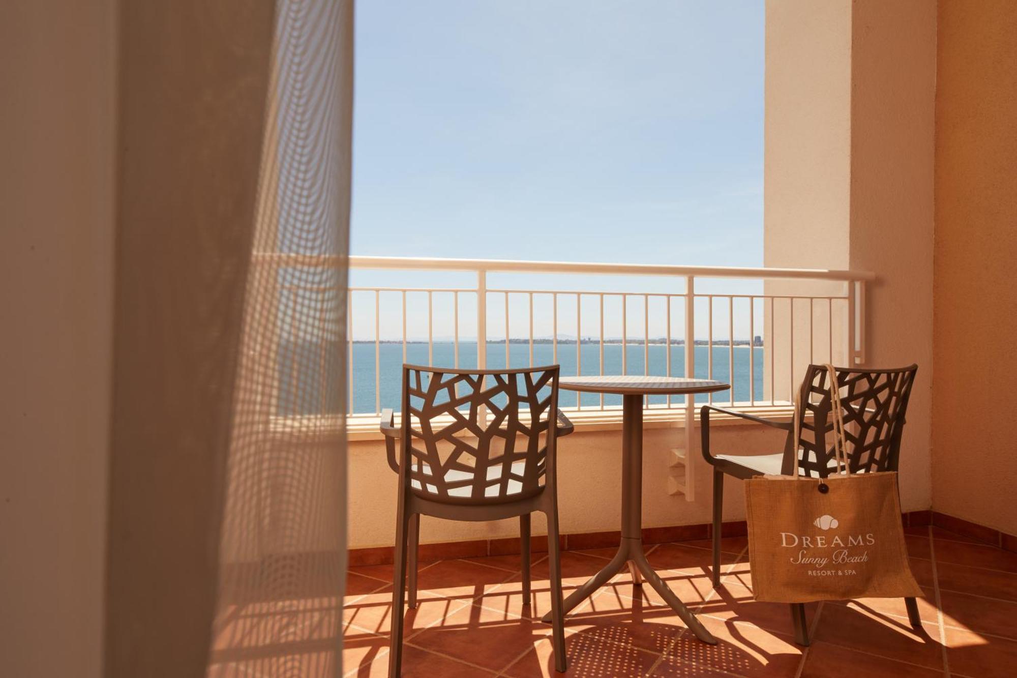 Dreams Sunny Beach Resort And Spa 部屋 写真 Balcony of a guest room
