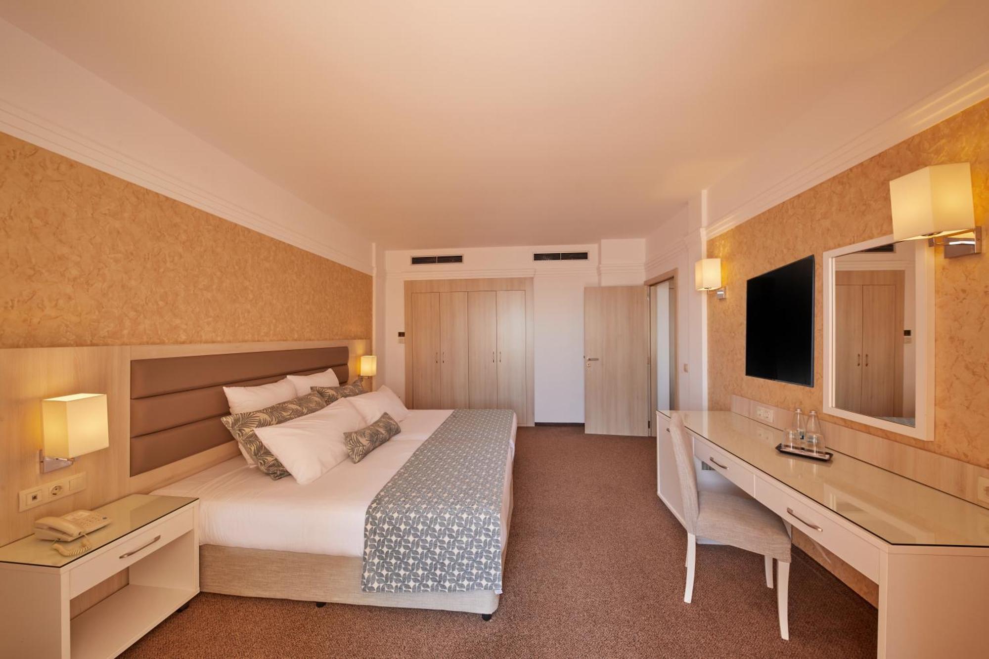 Dreams Sunny Beach Resort And Spa 部屋 写真 A room at the hotel