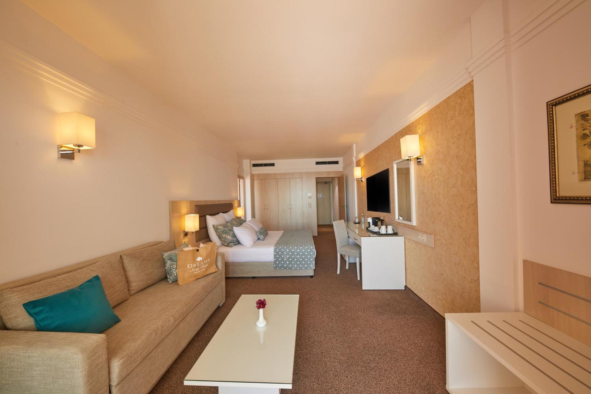 Dreams Sunny Beach Resort And Spa 部屋 写真 A room at the hotel