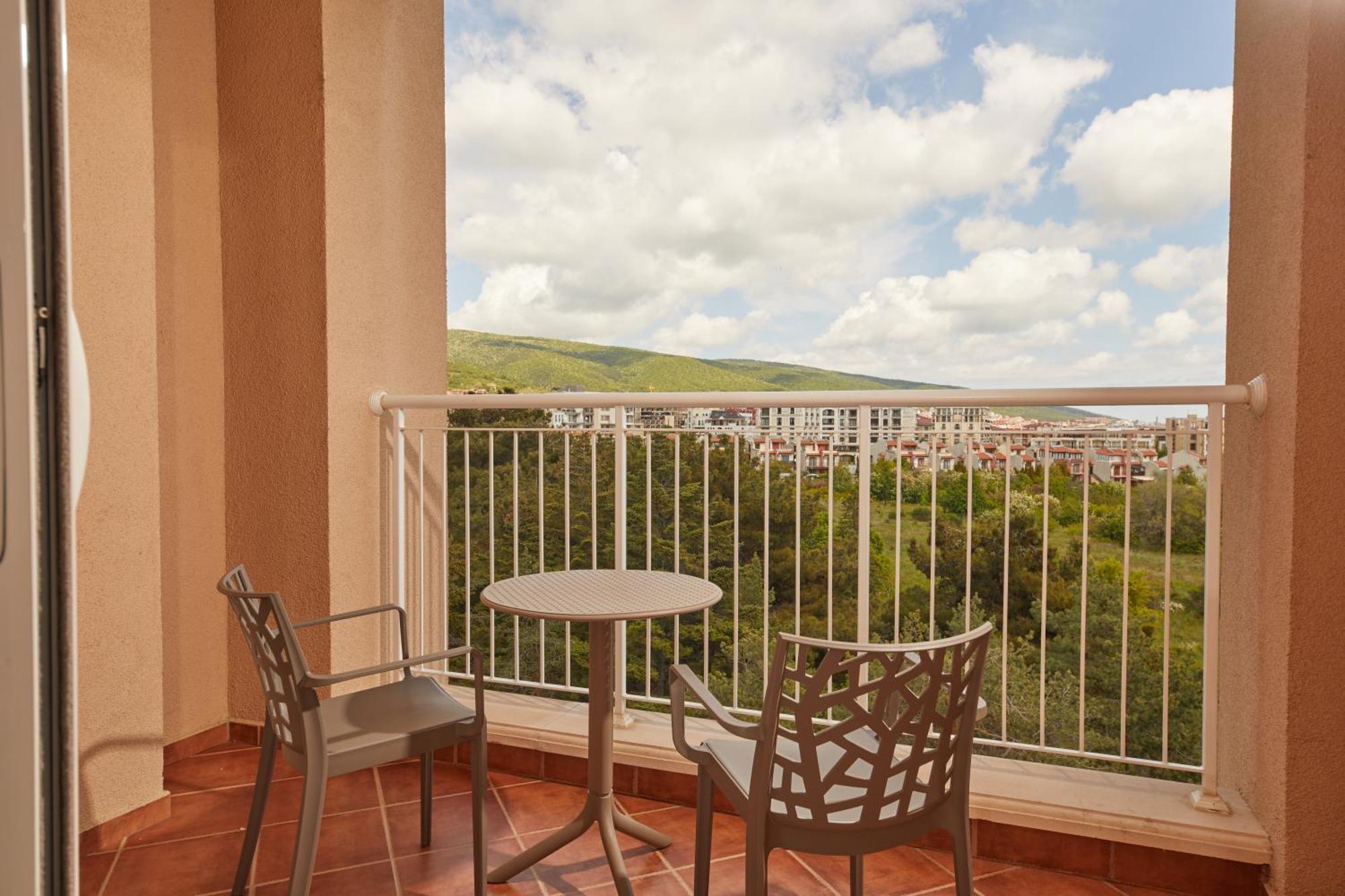 Dreams Sunny Beach Resort And Spa 部屋 写真 A balcony