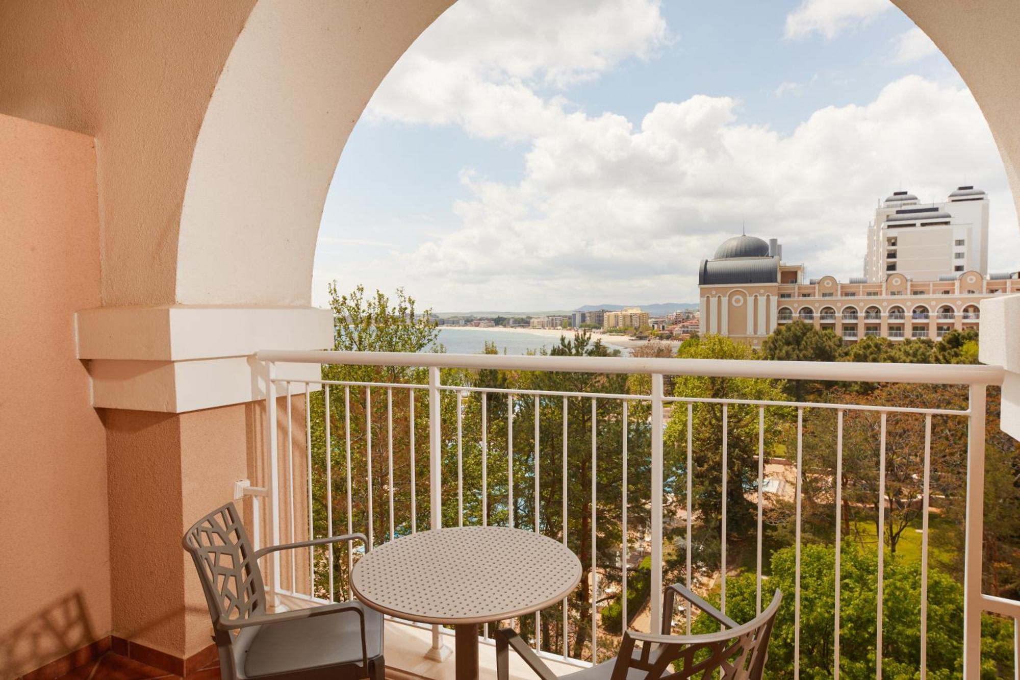 Dreams Sunny Beach Resort And Spa 部屋 写真 Balcony view of the San Diego skyline