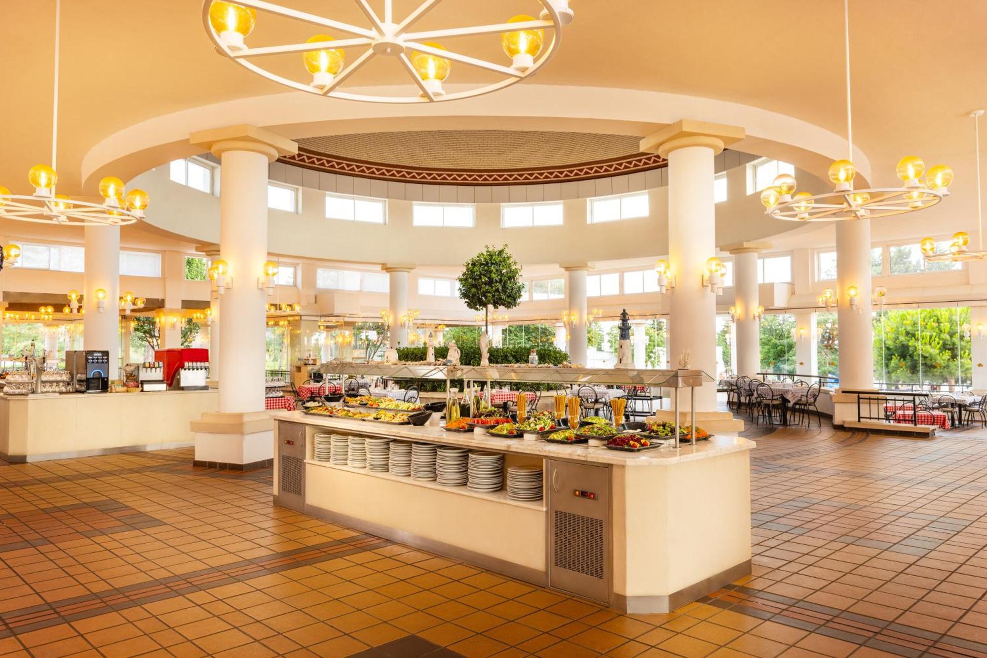 Dreams Sunny Beach Resort And Spa エクステリア 写真 The buffet at the Grand Hotel