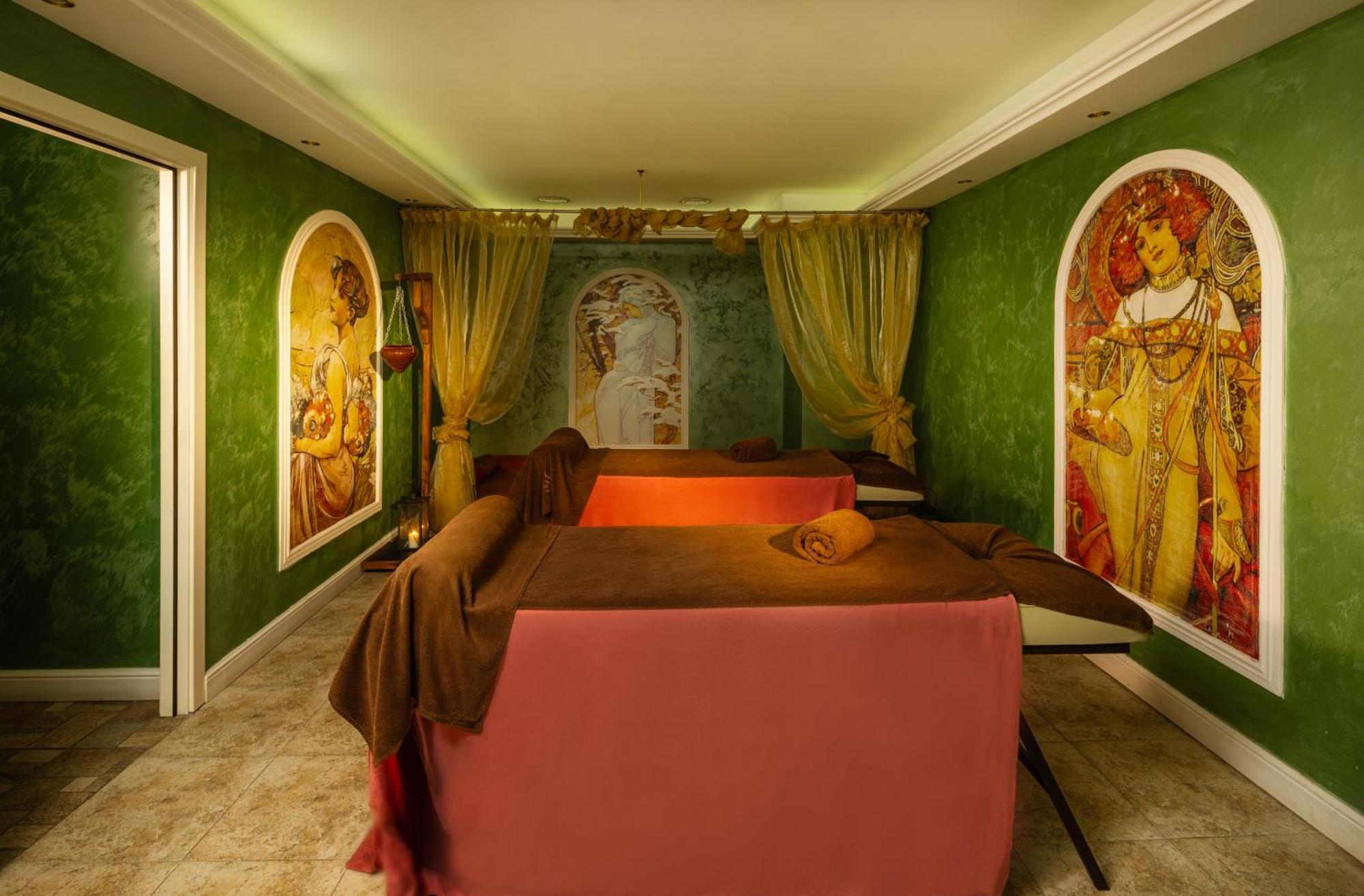 Dreams Sunny Beach Resort And Spa エクステリア 写真 A treatment room at the Bvlgari Spa