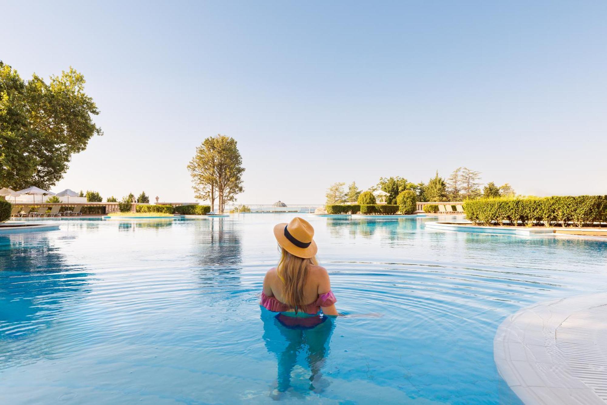 Dreams Sunny Beach Resort And Spa エクステリア 写真 Infinity pool at the resort