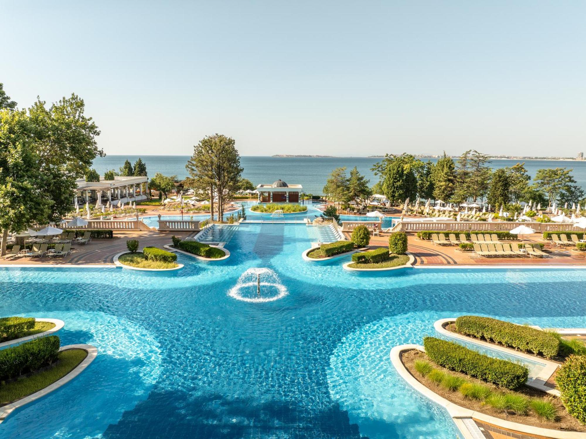 Dreams Sunny Beach Resort And Spa エクステリア 写真 The swimming pool at the hotel